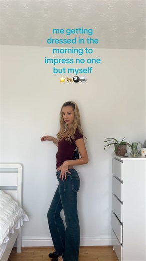 Give me some low waisted jeans and I’m happy ⭐️🤝🎱 #fashiontrends #outfitideas #outfitinspo