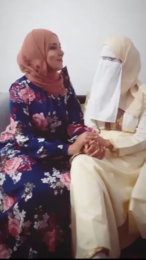 Intimate Moments Between Friends: A Heartwarming Video