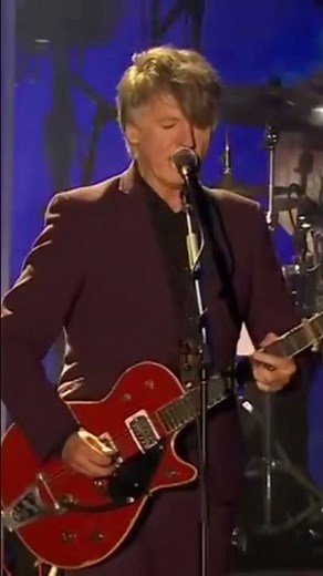 Crowded House with "Don't Dream It's Over"