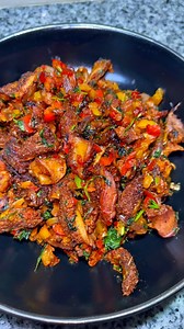 Matumbo dry fry na kafirifiri😜 Ingredients: 1. Matumbo (boil in water, lemon 🍋 & salt) 2. Onions 🧅 (fry & drain the extra oil) 3. Red & yellow bell peppers 🫑 4. Cilantro 🌿 5. Salt 🧂 & spices( paprika, mixed spice, chili flakes 🌶️) #matumbo #recipe #ktcooks #easyrecipes #healthyeating #homecooking | Kush Tracey Kenya