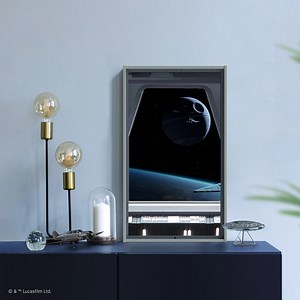 宇宙に住んでいるみたい。宇宙空間のデス・スターやスター・デストロイヤーが見える窓型のスマート・ディスプレイ