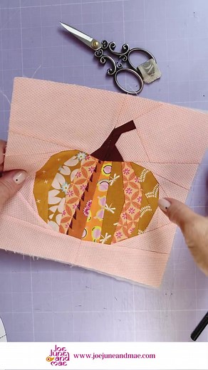 🎃 Fall Vibes Alert: Say hello to my newest quilted creation⁠ ❤️🧡💛⁠ A quilted round pumpkin potholder pattern! 🍂🧡 ⁠ .⁠ This adorable design will surely make your kitchen a cozy paradise. ⁠ Now I only need the perfect pumpkin pie recipe ...⁠ any suggestions? ⁠ 🥧🍁⁠ . ⁠ Grab your pattern, fabrics and sewing machine and let's get quilting, folks! ⁠ 🧵✨⁠ .⁠ .⁠ pattern: @joejuneandmae⁠ music: @oskar.schuster - The Pumpkin's song⁠ fabrics: my fabric stash⁠ .⁠ .⁠ .⁠ .⁠ .⁠ .⁠ .⁠ .⁠ .⁠ .⁠ .⁠ .⁠ .⁠ .
