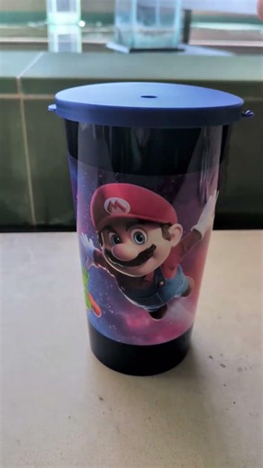 マリオのキーホルダー付きドリンクカップ買っちゃった。これから3回目見まーす（笑）