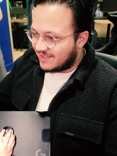 This mouse feels broken?? No, that's just the HITS haptic feedback system in the new PRO X2 SUPERSTRIKE, our new game-changing mouse. Featuring @eferz_ and his reaction, filmed and edited by @charmthegamer #superstrike #prox2superstrike #logitechg