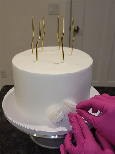 How to Decorate a Trending Wafer Paper Cake