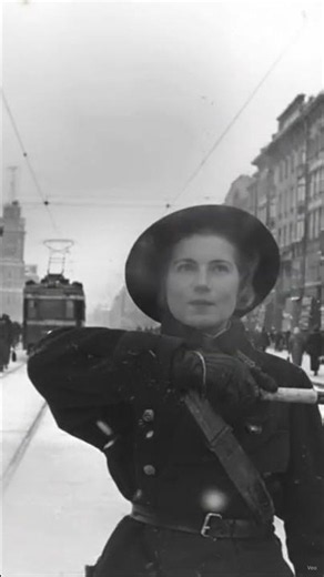 Guardian of the Streets: A Female Traffic Controller in Besieged Leningrad 🪖❄️