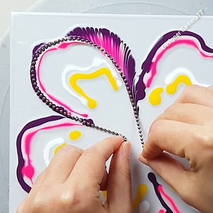 How to paint beautiful flowers with ball chains - All the paints I used were acrylics mixed with water. | Designer Gemma77