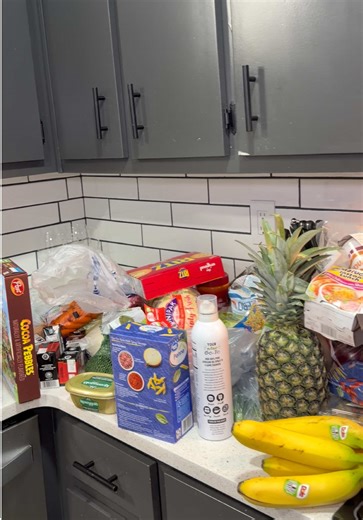 Oigan gracias a Dios que provee y que puedo comprar mi mandadito y tener para hacer comida! Cómo me fui más de dos semanas cuando regresé tuve que llenar mi alacena otra vez porque nomas tenía poquitas cosas, esta vez que fui no compré ningún chuchuluco porque quiero empezar a comer más saludable en este 2026, pero todo lo que sea de “dieta” o sin azúcar está súper caro, como que el gobierno quiere que consumamos azúcar y todo lo malo😂👀#mandado #super #asmr #organization #walmart