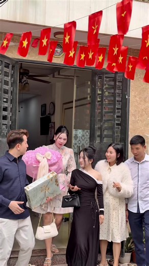 Phú Thọ ơi.! chị iu @THUÝ DIỆU - YSKIN oi chúng em tới đây ạ.! vừa đi vừa nc về cặp đôi tình cảm nhất Yskin, mn thấy cặp đôi nào ạ.!#nuibadentayninh #kemfaceb5luctao #kemchongnangcollagenx5 #núibàđemtâyninh #tẩy_Trang_B5_Trà_Xanh_Yskin @Bùi Thị Thoan (Mẹ Mun Min) @Văn Khắc Phú