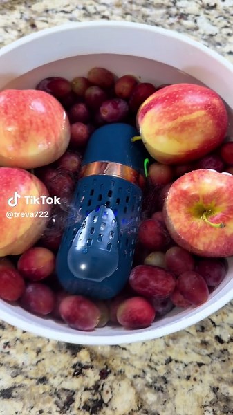 This little gadget makes washing fruits and veggies effortless. Just drop it in water and let it work its magic, removing dirt, pesticides, and residues in minutes. USB rechargeable, compact, and powerful. Perfect for busy families who want clean, safe produce without the hassle. #kitchenmusthaves #fruitcleaner #healthyhome #tiktokshopfinds #kitchengadgets