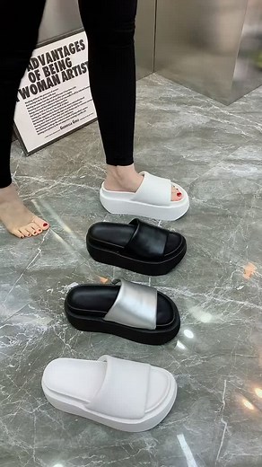 New products are new, good-looking and not expensive, versatile items, fashionable sandals!