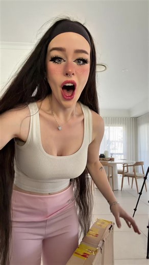 I just received a crazy parcel 😱 | parcels