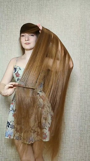 Brushing long hair over the face 😍 Long version in bio ❤️ #brushing #hairbrush #hairplay