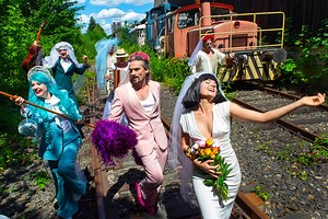 "Freue dich mit mir! Es ist so traurig, sich allein zu freuen!" (Gotthold Ephraim Lessing, MINNA VON BARNHELM) Hier ein kleiner Teaser zur ersten Premiere im Schauspielhaus nach der Spielzeitpause! 😍👇 Minna von Barnhelm: ab 12. September im Schauspielhaus! | Theater Bonn