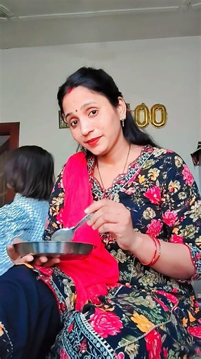 a disabled duckling helps his cat friend 🐥🥰#duckrescue #cuteanimals #animalrescue #rescue