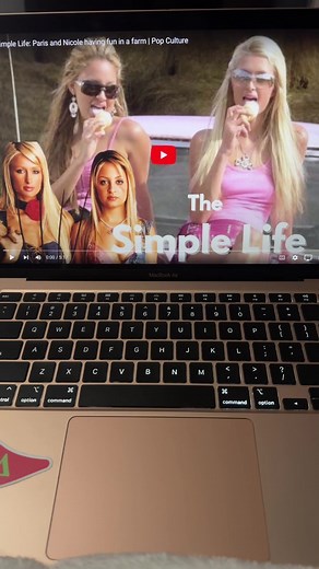 My satuday night @ParisHilton • • • #saturdaynight #grwmroutine #cleansheets