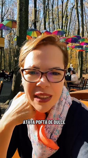 Îți dai seama că atunci când vrei să slăbești spui foarte des - nu am voie? Nu am voie pâine, nu am voie dulce, nu am voie paste. Și totuși, fix la ele te gândești uneori toată ziua. Corpul tău nici nu înțelege de ce nu are voie. Înțelege că îl ții flămând și în stres. Și când îl privezi, el reacționează. Îți crește pofta, îți scade energia. Mintea ți se duce numai la mâncare. De fapt, corpul cere siguranță. Are nevoie să știe că primește mâncare gustoasă, suficientă, echilibrată. Când îl hrăneș