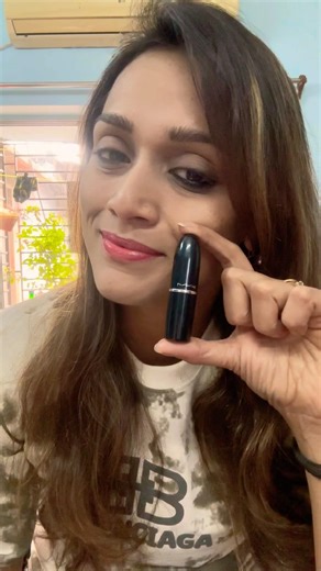 Applying MAC Lipstick 💄 | Perfect Lip Look | MAC Makeup Shorts #maclipstick #beauty #makeup #trend