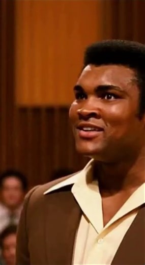 Bruce Lee’s Ceiling Arc Shot 🤯 Ali Couldn’t Believe It