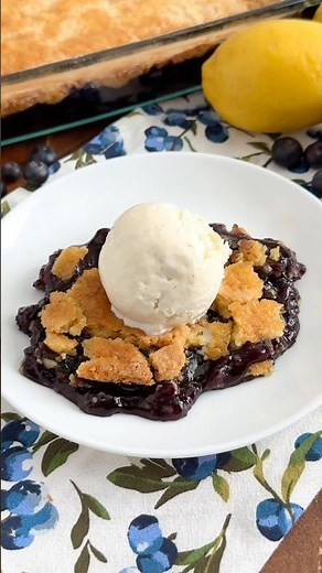 Easy Blueberry Dump Cake Recipe 🫐💙 #dumpcake #cakerecipe #easybaking #easydessert #shorts