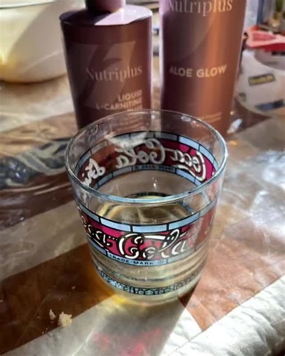 🌿 HAPPY WELLNESS Wednesday 🌿 Before I eat, I start my morning with my Nutriplus Mushroom Coffee ☕️✨ then I take a dose of my Aloe Glow (and yes… they’re FREE again 🙌💚). I always make sure to eat something before taking my Nutriplus supplements, especially after I exercise, to help with absorption. A banana 🍌 is my go-to — it’s a natural way to get your brain going and fuel your body. Next up in my wellness routine: 🫐 Sambucus Drink – supports my immune system 🌿 Spirulina – daily superfood