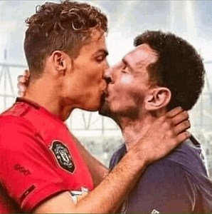 Messi Vs Ronaldo Messi Kiss Meme – Messi vs ronaldo Messi kiss – Khám phá và chia sẻ GIF