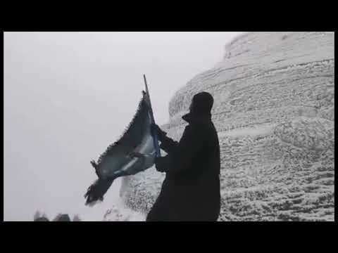 Valentin Tarca inalta steagul AGARTHA CODE la Sfinxul din Bucegi