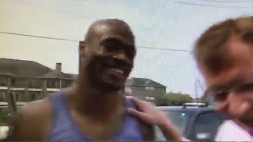 Adrian Peterson Does Local News Interview ... Reporter Has No Idea