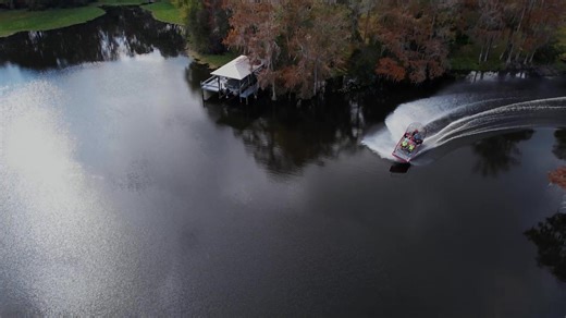 🚤 When Capt. Bob's Airboat Tours texts: “Motor’s fired up — y’all wanna ride the Withlacoochee and learn a thing or two?” Our answer? Absolutely YES. Full throttle, no hesitation. If you’ve never blasted past the old phosphate pits, hit those wild river curves, or tried counting gators at 30 mph… you’re seriously missing out. Captain Bob’s the real deal — zero filters, zero frills, just pure Withlacoochee magic. And yeah… this video had to be long enough to show off his skills without hiding an