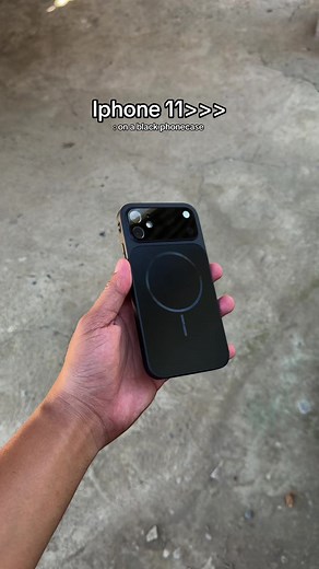 Showcasing Stylish Black Phone Cases for iPhone 11
