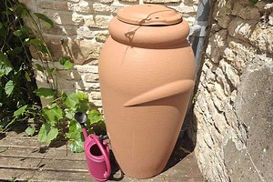 Je vous explique comment empêcher l’eau de geler dans un récupérateur d’eau de pluie