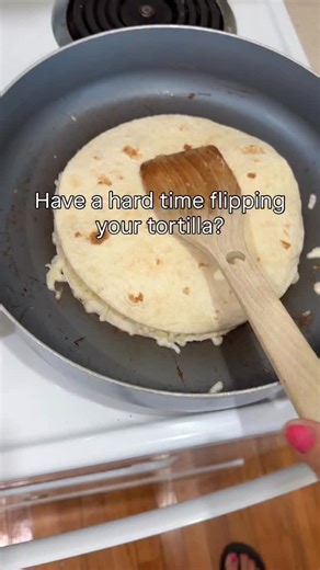Maria Madrigal on Instagram: "Have a hard time flipping your quesadillas? This will make your life easier Every once in a while we learn something that literally 🤯 Never using a spatula again with a quesadilla 🙌🏽 #cookinghacks #lifehack #wifehack #momhack #sahm"