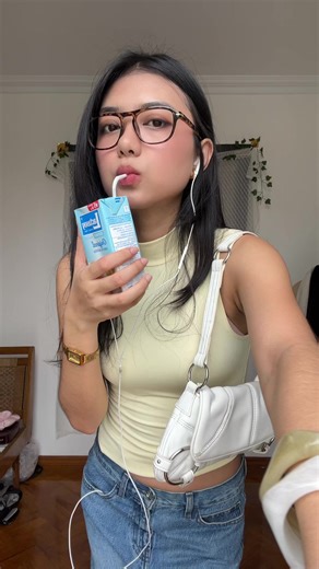 original sound - ellzlyrics★ ပါဝင်သည့် khin khin (@khin.khin__) ၏ ဗီဒီယိုများ