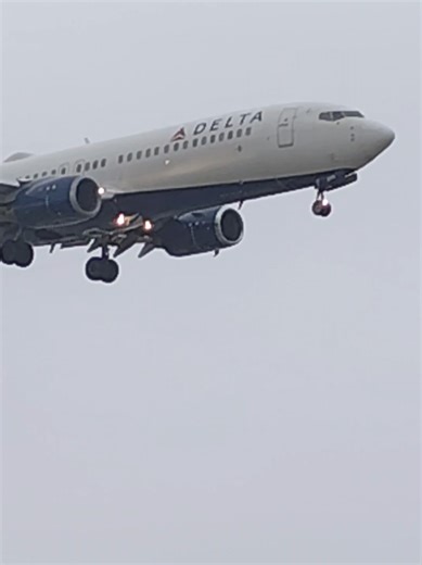 Delta Airlines Boeing 737-800 landing Los Angeles LAX Airport from Portland Oregon #airplane #delta #landing #portland #losangeles