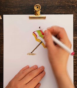 Unser Doodle-Kurs geht in die finale Runde! 🥰 Als letztes Sommermotiv zeichnen wir heute einen Sonnenschirm. ⛱ Du brauchst wie immer keinerlei Vorkenntnisse, sondern nur Papier, einen Bleistift, einen Fineliner und Filzstifte, um das fertige Motiv zu kolorieren. ✍️ Hast Du eines unserer Motive nachgezeichnet? Dann freuen wir uns, wenn Du Dein Werk in den Kommentaren mit uns teilst! 💕 Hier 👉 https://0cn.de/811g geht's zum Youtube-Video mit vier weiteren sommerlichen Motiven! | Ernsting's famil