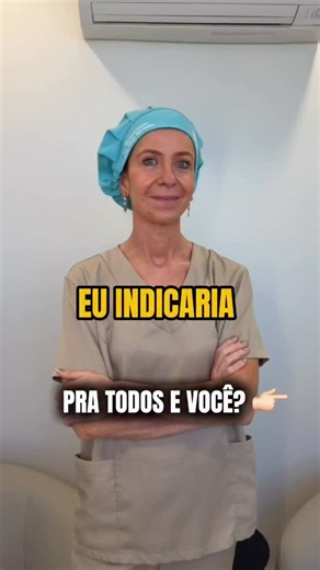 Esse vídeo sempre me faz pensar em como o tempo é democrático: ele passa pra todos nós. Ver esses atores envelhecendo é quase um lembrete visual daquilo que eu vejo todos os dias no consultório, o olhar é uma das primeiras regiões a refletir as mudanças do tempo. Pálpebras que pesam, ruguinhas que marcam, expressão cansada… nada disso aparece de uma vez. É um processo contínuo. A boa notícia? Também existe um jeito técnico, seguro e natural de rejuvenescer essa região. A blefaroplastia não muda 