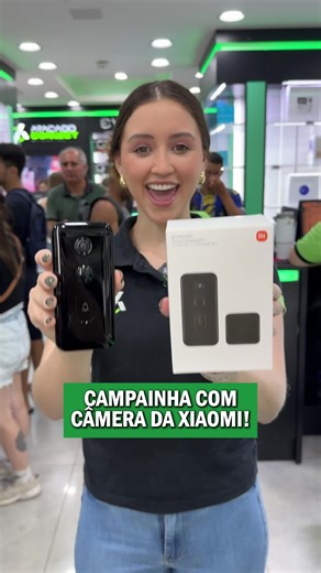 A campainha inteligente da Xiaomi vai te ajudar a não receber aquelas visitas indesejadas! 🤣 Com ela, você tem vídeos em qualidade 2K, visão noturna, e consegue acompanhar tudo em tempo real pelo app no celular. Totalmente sem fio, conta com uma bateria que pode durar até 8 meses, dependendo do uso. Tem ângulo de visão de 180°, áudio bidirecional pra falar com quem está na porta e ainda dá pra trocar a voz, pra ninguém te reconhecer! 😎 A Smart Doorbell 3 da Xiaomi tá disponível aqui na Atacado