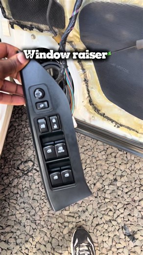 How a Car Window Raiser Works Efficiently