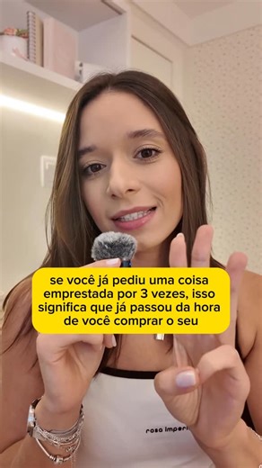 Júlia Alcoforado on Instagram: "tenhamos bom sensooooo 😩🤸😜 - copo life fancy name (880ml + alça esporte) - rosa com a letra cinza - mala de bordo trip off white borboletas com aquarela - bolsa moove (capacidade de 8kg) 🏷️GOJULIA na @gocasebr • publicidade"