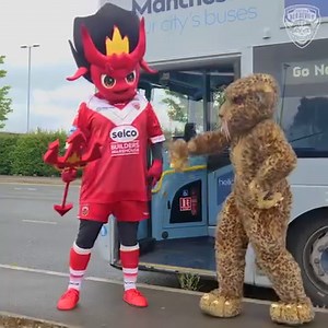 🚎 𝗙𝗥𝗘𝗘 travel returns to the Salford Stadium this Sunday! A 𝗙𝗥𝗘𝗘 shuttle service will be available from 𝗕𝗔𝗬 𝟭 of the Trafford Centre bus station, every 15 minutes from 1pm and every 15 minutes from 4:45pm, post-game! All the information can be found here! 👉 https://salfordreddevils.net/free-travel-returns-to-the-salford-stadium/ | Salford Red Devils RLFC