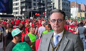 La réforme du chômage menacée ? Syndicats et organisations saisissent la Cour constitutionnelle, ils dénoncent une offensive sans précédent contre la sécurité sociale belge