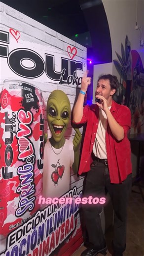 El nuevo sabor Four Loko Spring & Love llegó a la Tuti 🎉👽 para descubrir qué fue lo más loko que hicieron por amor 💘🔥. Y ojo… nos dimos cuenta de que no solo Kevin se manda lokuras para conquistar 😏💋🍻. Sabemos que las flores amarillas son un clásico del 21, pero ¿qué tal si te arriesgas un poco más y regalas el nuevo Four Loko edición limitada Spring & Love? | Four Loko Bolivia