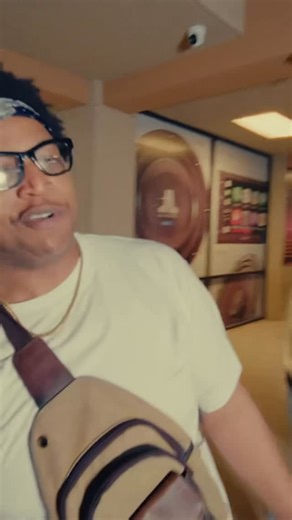 Hashi Senjoo on Instagram: "Yall go checkout Nicky Barnes by @ozzymonroe …featuring yours truly 🙏🏽 #explorepage✨ #rnb #hiphop"