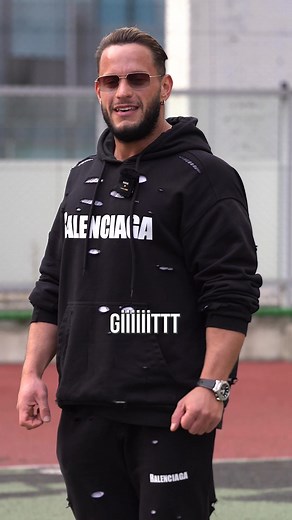 Hak etmedi mi? 😀👋🏼 Siz kaç tane şınav çekebiliyorsunuz? (Sallamadan, gerçekleri yazın.) @mgfitnessapp Uzaktan PT sistemiyle hedeflediğin vücuda seni ulaştıralım! #fitness #workout #gym #instagram #marcusgreerfitness