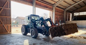 Modular hotswap batteries allow e-tractor to work the farm for longer