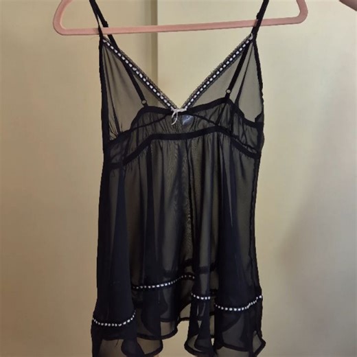 pelosdegato on Instagram: "ㅤ♡ྀི baby doll negro transparente con costura de listón blanco y moñito 🎀 talla M $80.00 . . . #pelosdegatobzr"