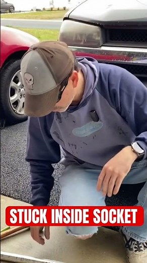 EASILY REMOVE NUT INSIDE GRIPPER SOCKET