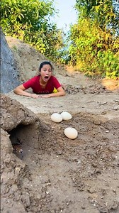 Brave Girl Trapped Extremely Poisonous Snake In A Hungry Cave Looking For Food