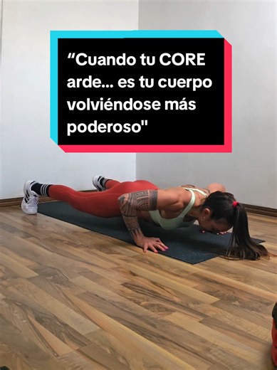 🔥Jack Push Up🔥 Potencia neuromuscular total. Este ejercicio obliga al sistema nervioso a coordinar tren superior, core y tren inferior en milisegundos, mejorando la capacidad de generar fuerza explosiva y estabilidad al mismo tiempo. 🔥Escaladores 🔥 Activación simultánea del core profundo, flexores de cadera y sistema cardiovascular, elevando rápidamente la frecuencia cardíaca y mejorando la resistencia cardiovascular. #mujerfuerte #salud #ejercicio #hometraining #functionaltraining