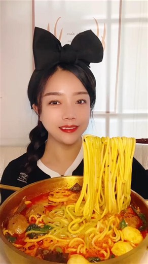 extreme spicy ramen noodles mukbang egg #asmr #eating #noodles